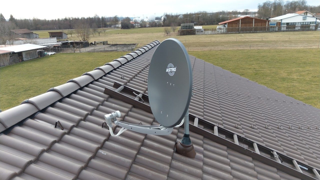 SAT-Antenne Justage auf dem Dach