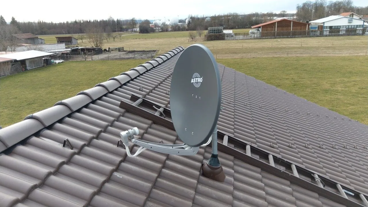 SAT-Antenne Justage auf dem Dach